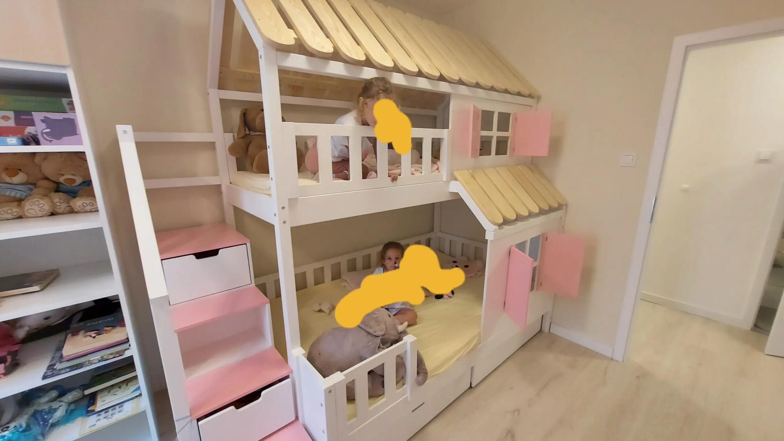 Hausbett, Spielbett KJARA mit vollem Dach und Rutsche - Kubuk Moebel