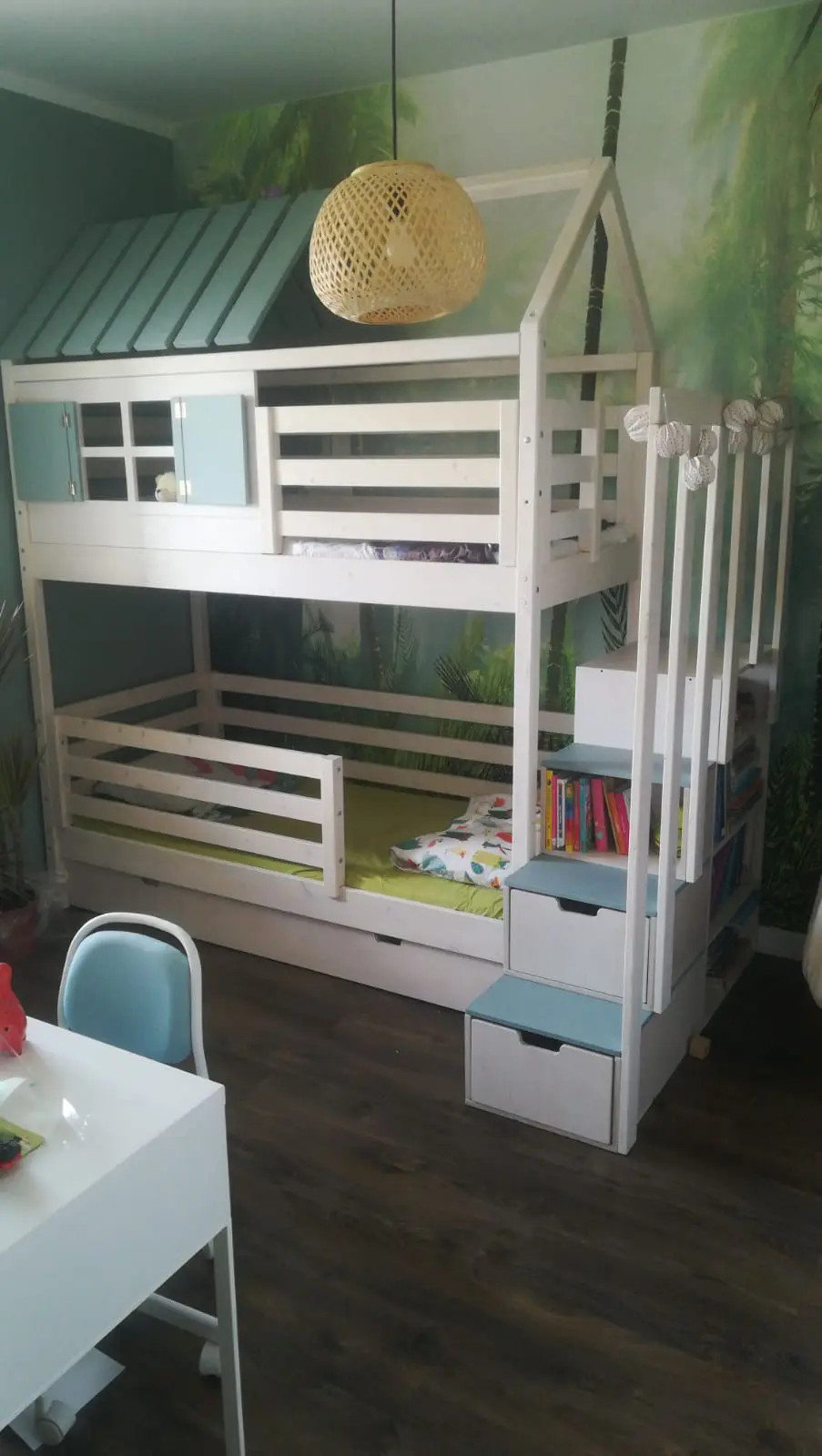Hausbett, Spielbett KJARA mit vollem Dach und Rutsche - Kubuk Moebel