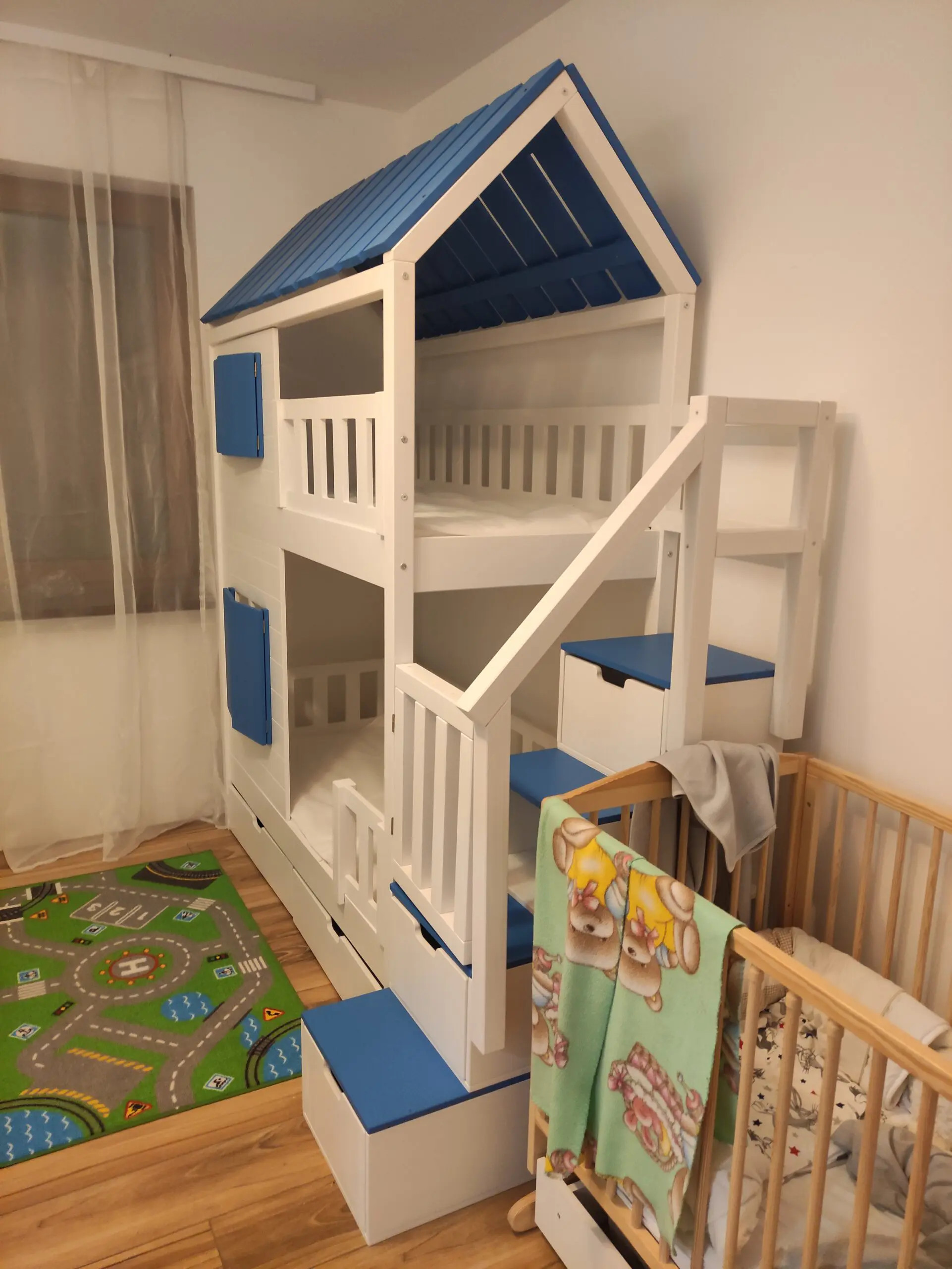 Hausbett, Spielbett KJARA mit vollem Dach und Rutsche - Kubuk Moebel