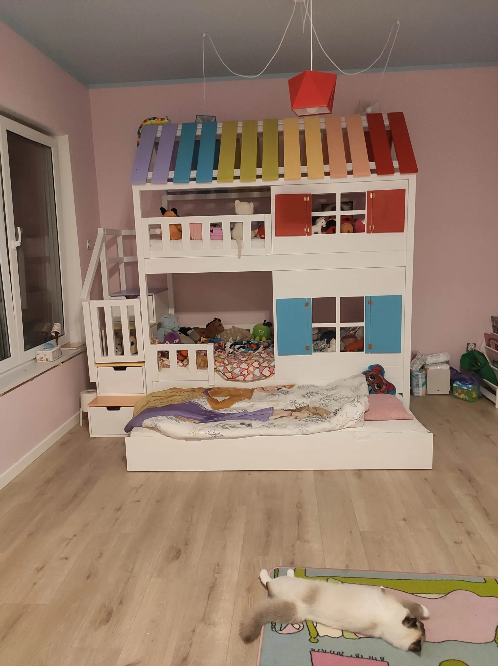 Hausbett, Spielbett KJARA mit vollem Dach und Rutsche - Kubuk Moebel
