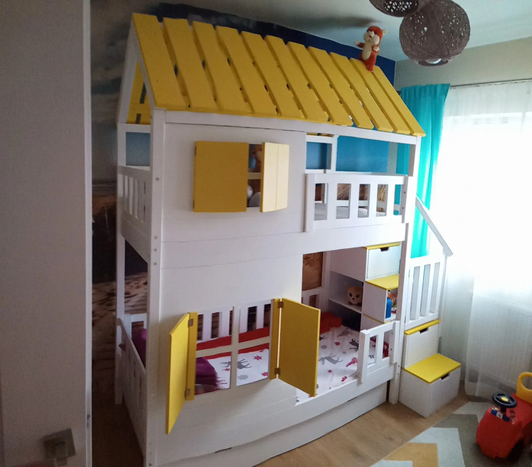 Hausbett, Spielbett KJARA mit vollem Dach und Rutsche - Kubuk Moebel