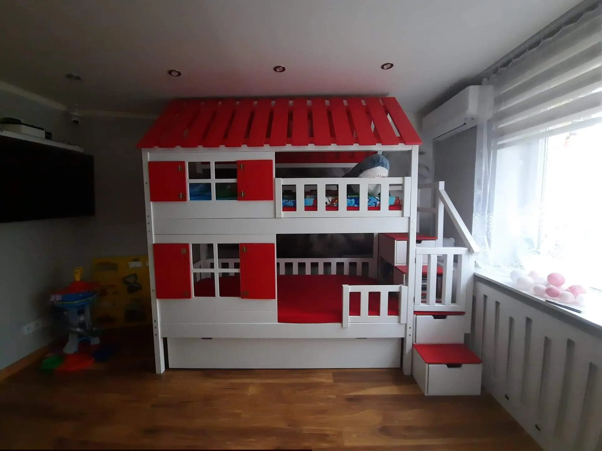 Hausbett, Spielbett KJARA mit vollem Dach und Rutsche - Kubuk Moebel