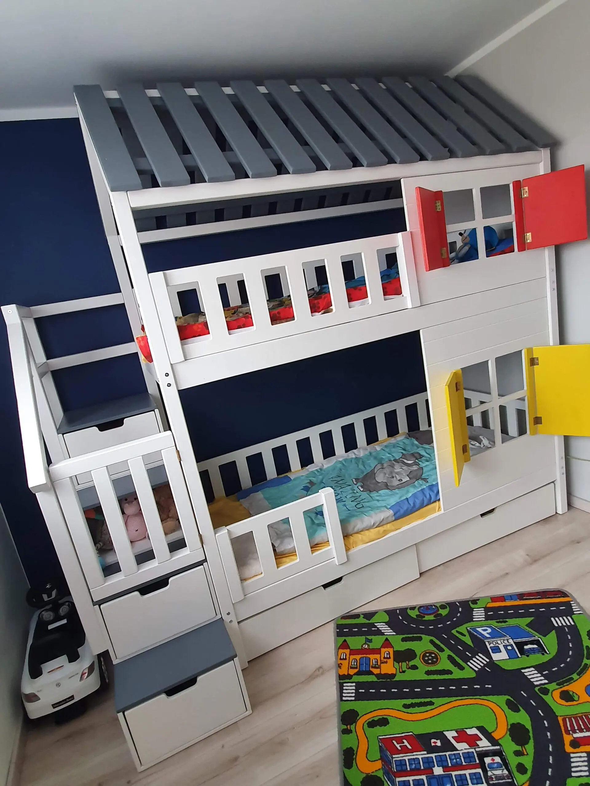 Hausbett, Spielbett KJARA mit vollem Dach und Rutsche - Kubuk Moebel