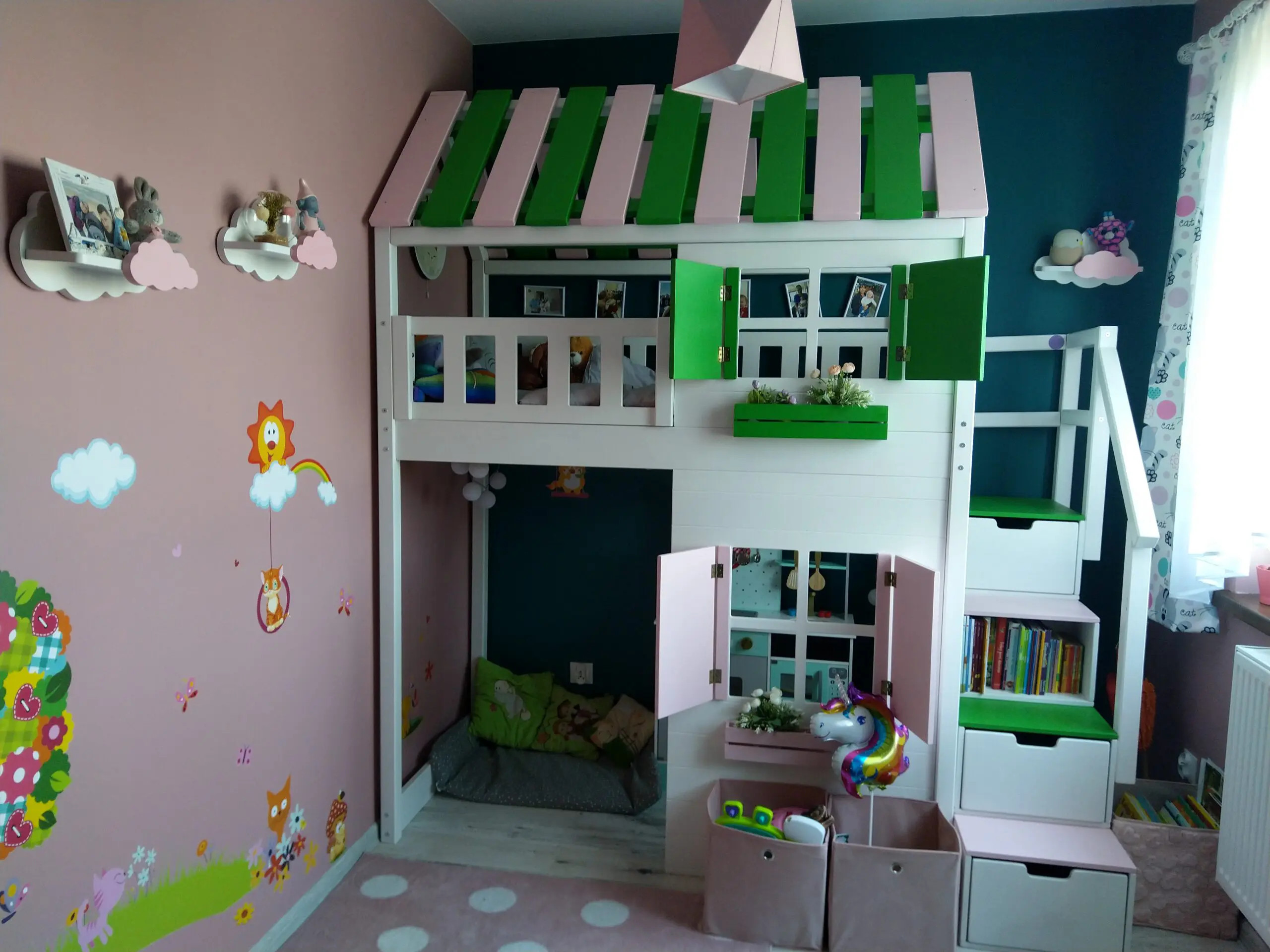 Hausbett, Spielbett KJARA mit vollem Dach und Rutsche - Kubuk Moebel